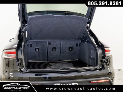 Used 2023 Porsche Macan Turbo image 39