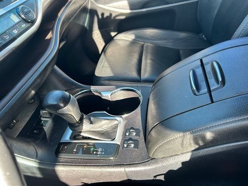 Used 2014 Toyota Highlander XLE FWD image 17