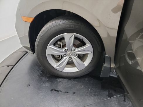 Used 2018 Honda Odyssey EX image 29