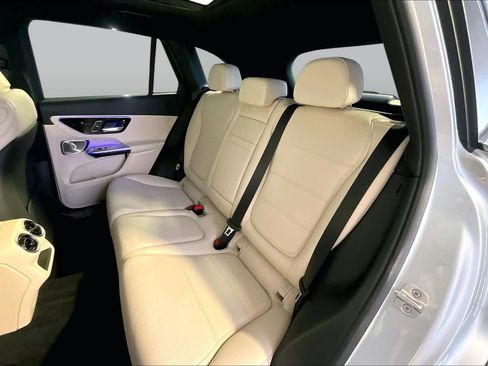 Used 2026 Mercedes-Benz GLC 300 4MATIC image 21