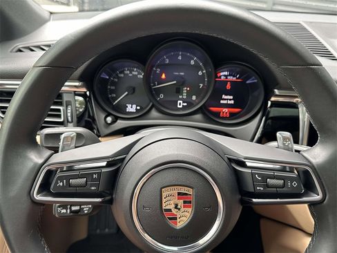 Used 2025 Porsche Macan image 19