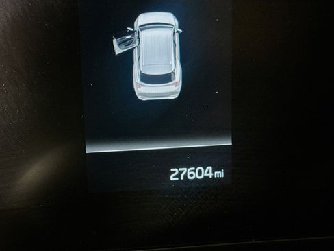 Used 2025 Kia Sportage LX image 18