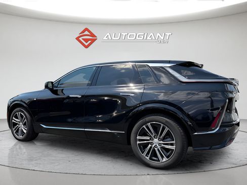 Used 2025 Cadillac Lyriq Luxury AWD/4WD image 4