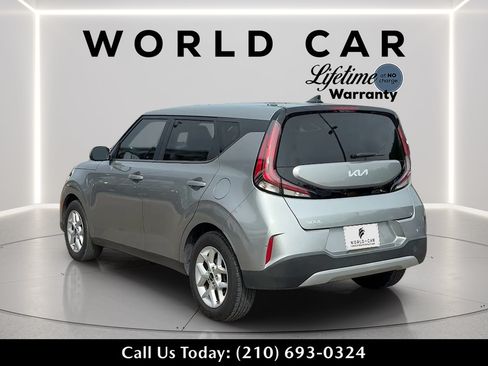 Used 2023 Kia Soul LX w/ LX Technology Package FWD image 5