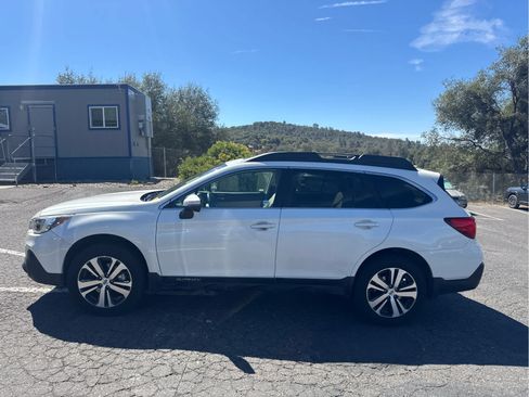 Used 2018 Subaru Outback 2.5i Limited AWD/4WD image 8