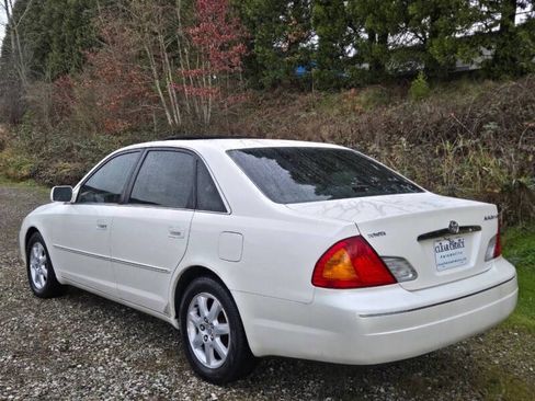 Used 2002 Toyota Avalon XLS image 10