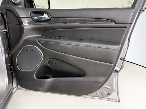 Used 2019 Jeep Grand Cherokee Overland image 34