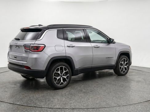Used 2025 Jeep Compass Limited AWD/4WD image 9