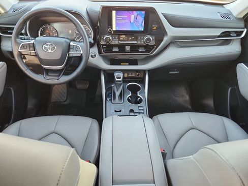 Used 2024 Toyota Highlander XLE image 14