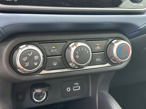 New 2025 Nissan Versa SV w/ Trunk Package image 30