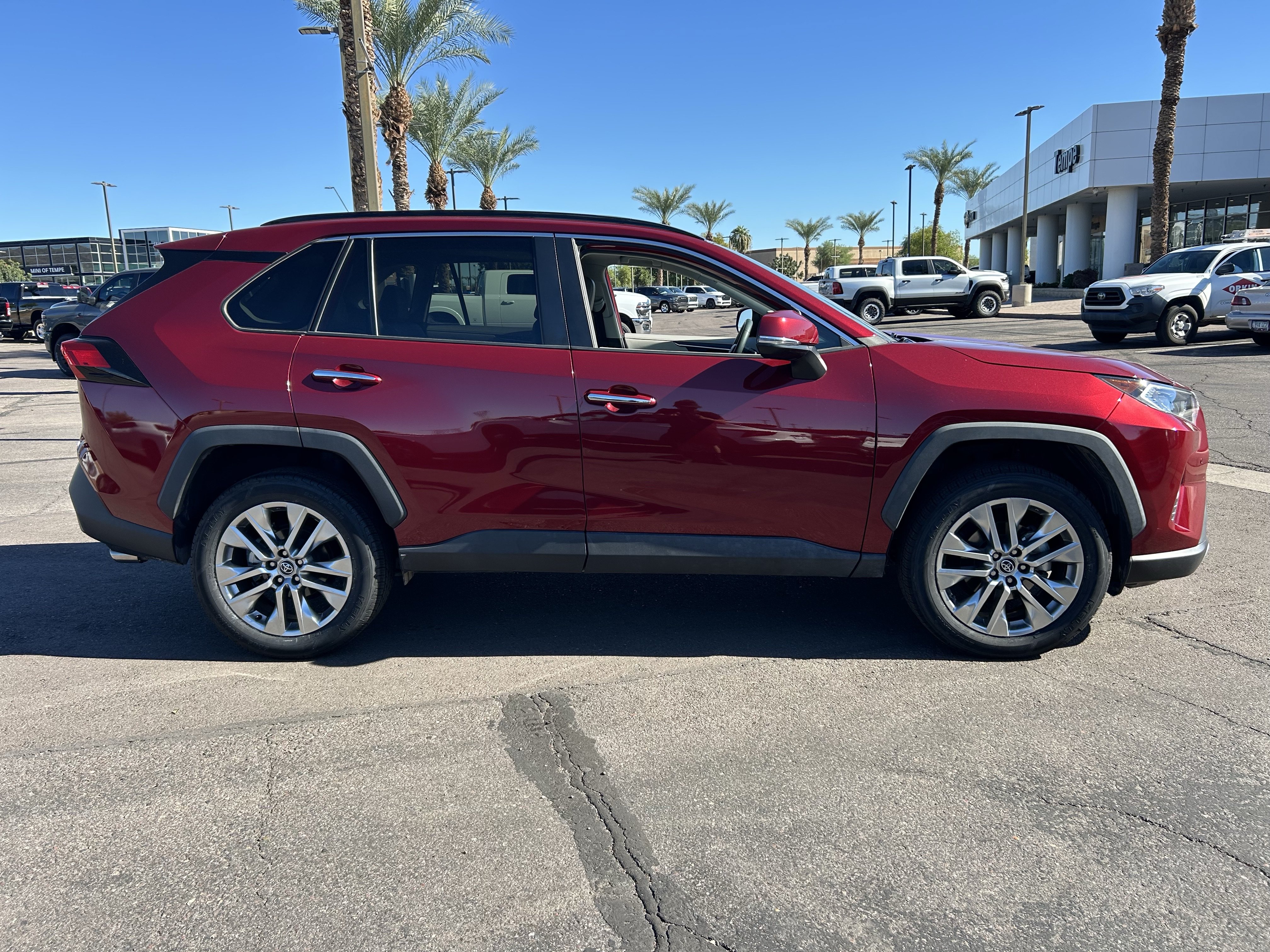 Used 2019 Toyota RAV4 Limited w/ Cold Weather Package FWD image 6