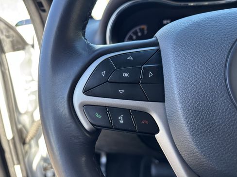 Used 2021 Jeep Grand Cherokee Laredo image 26