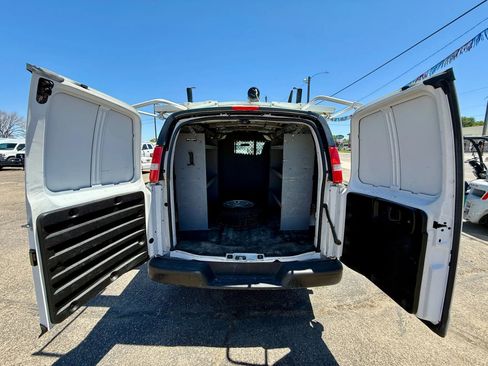 Used 2017 Chevrolet Express 2500 image 13