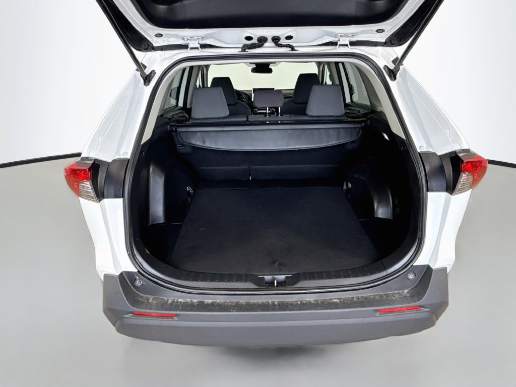 Used 2025 Toyota RAV4 XLE FWD image 24