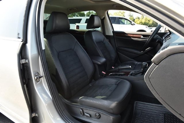 Used 2013 Volkswagen Passat TDI SEL Premium FWD image 19
