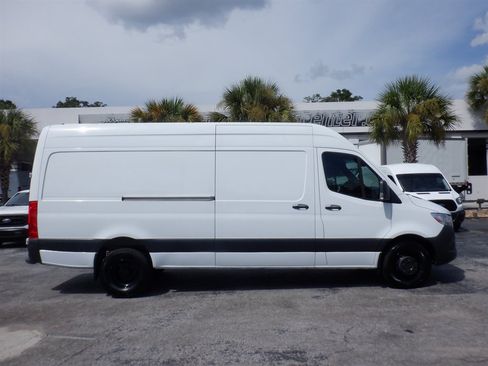 Used 2020 Freightliner Sprinter 3500 RWD image 1