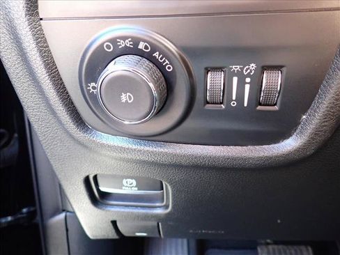 Used 2023 Jeep Grand Cherokee Limited AWD/4WD image 17