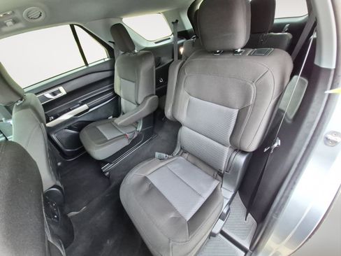 Used 2024 Ford Explorer XLT RWD image 23