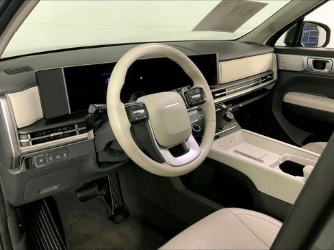 Used 2025 Hyundai Santa Fe SEL AWD/4WD image 14