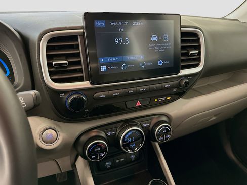 Used 2025 Hyundai Venue SEL image 25