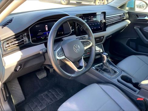 Used 2025 Volkswagen Jetta SE image 17