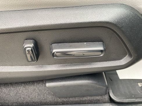 Used 2025 Honda Pilot EX-L image 12