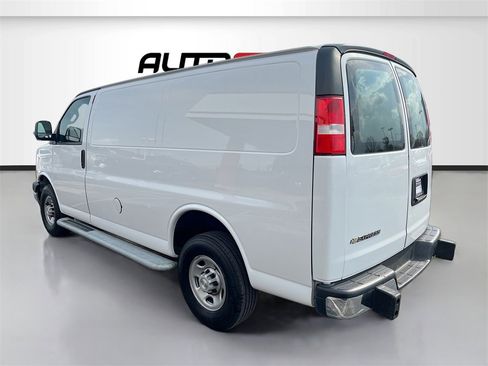 Used 2023 Chevrolet Express 2500 w/ Driver Convenience Package image 5