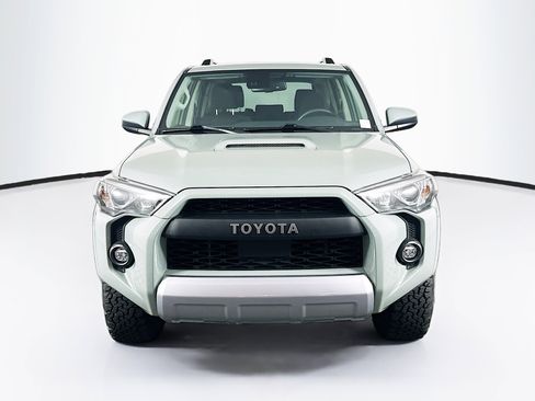 Used 2022 Toyota 4Runner TRD Off-Road AWD/4WD image 2