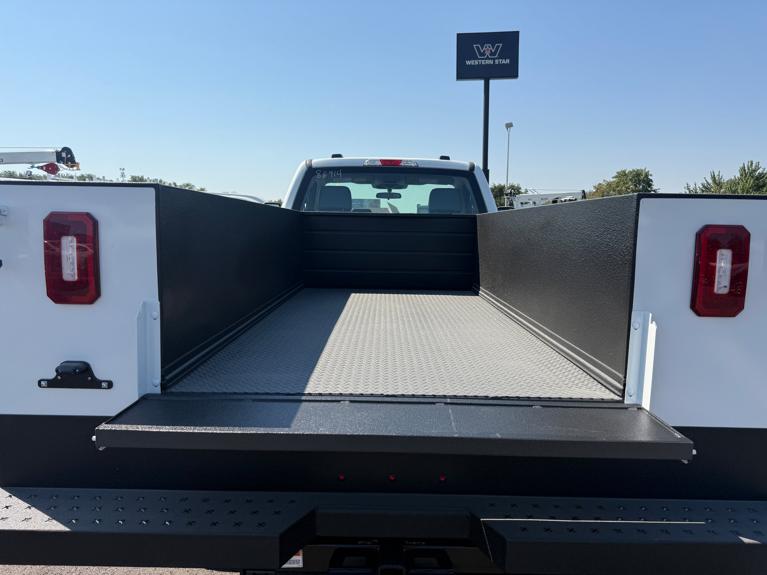 New 2025 Ford F350 XL w/ XL Chrome Package AWD/4WD image 9
