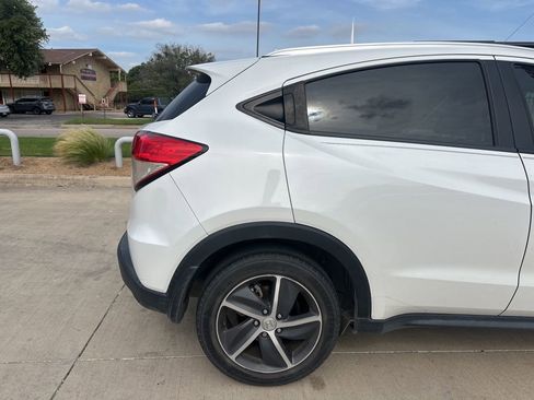 Used 2021 Honda HR-V EX image 10
