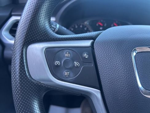 Used 2023 GMC Acadia SLE w/ Driver Convenience Package image 32