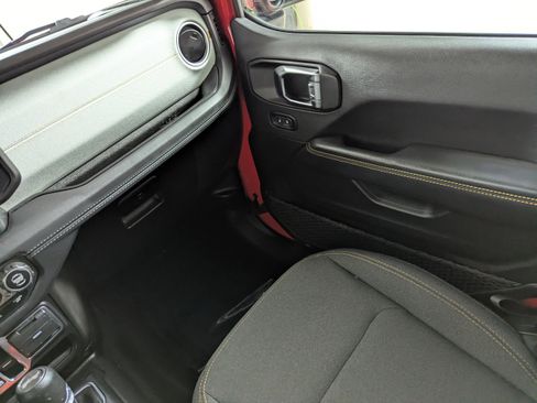 Used 2025 Jeep Wrangler Sahara w/ Safety Group image 11