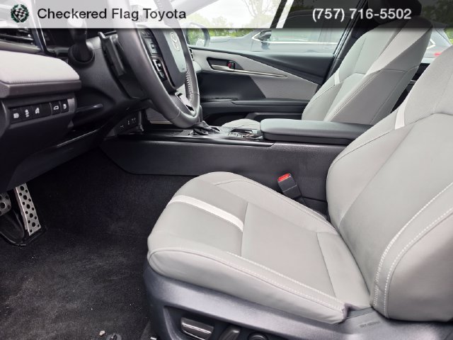 Used 2026 Toyota Camry SE w/ Convenience Package FWD image 8