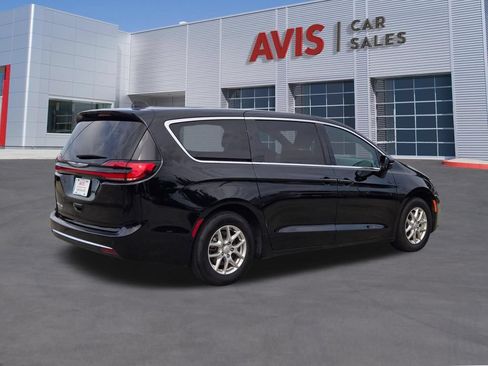 Used 2025 Chrysler Pacifica Select FWD image 6