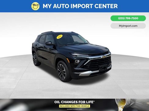 Used 2025 Chevrolet TrailBlazer LT AWD/4WD image 1