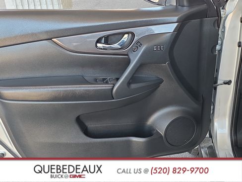 Used 2019 Nissan Rogue SV w/ Sun & Sound Touring Package FWD image 9