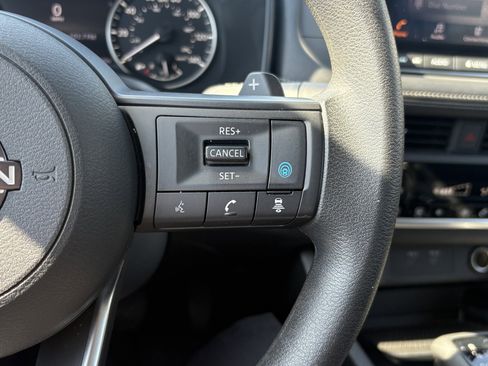 Used 2024 Nissan Rogue SV image 21