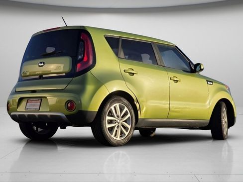Used 2017 Kia Soul + image 9