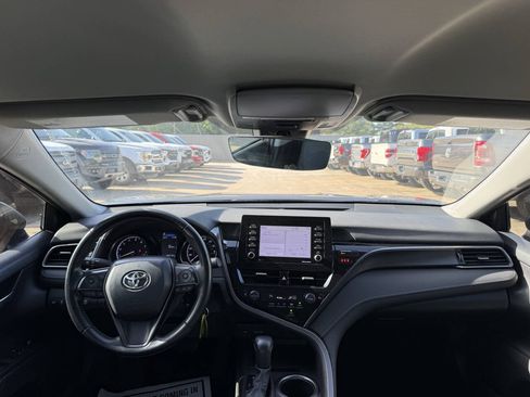 Used 2022 Toyota Camry SE FWD image 17