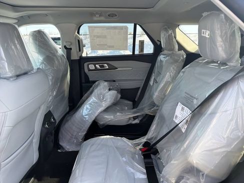 New 2026 Ford Explorer Platinum w/ LUX Leather Package AWD/4WD image 13