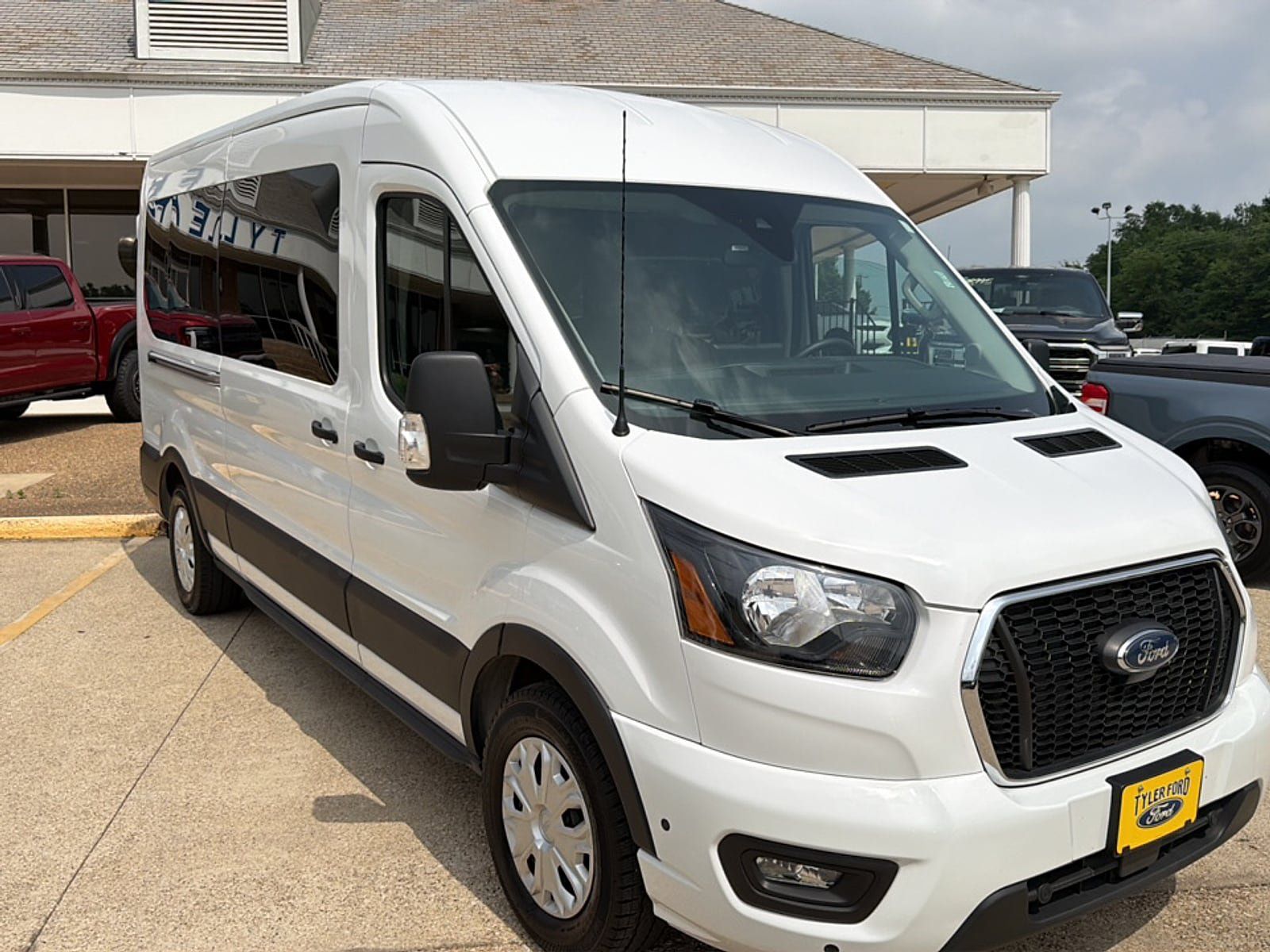 Used 2025 Ford Transit 350 XLT RWD image 1