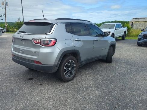 Used 2022 Jeep Compass Latitude w/ Sun and Sound Group AWD/4WD image 9