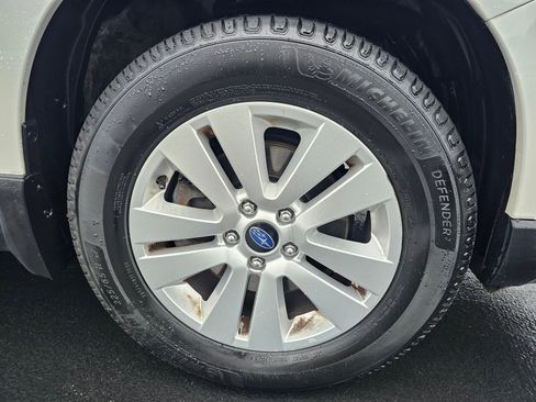 Used 2017 Subaru Outback 2.5i Premium image 9