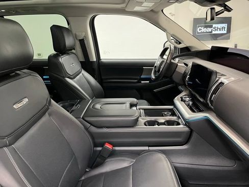Used 2025 Ford Expedition Platinum AWD/4WD image 58