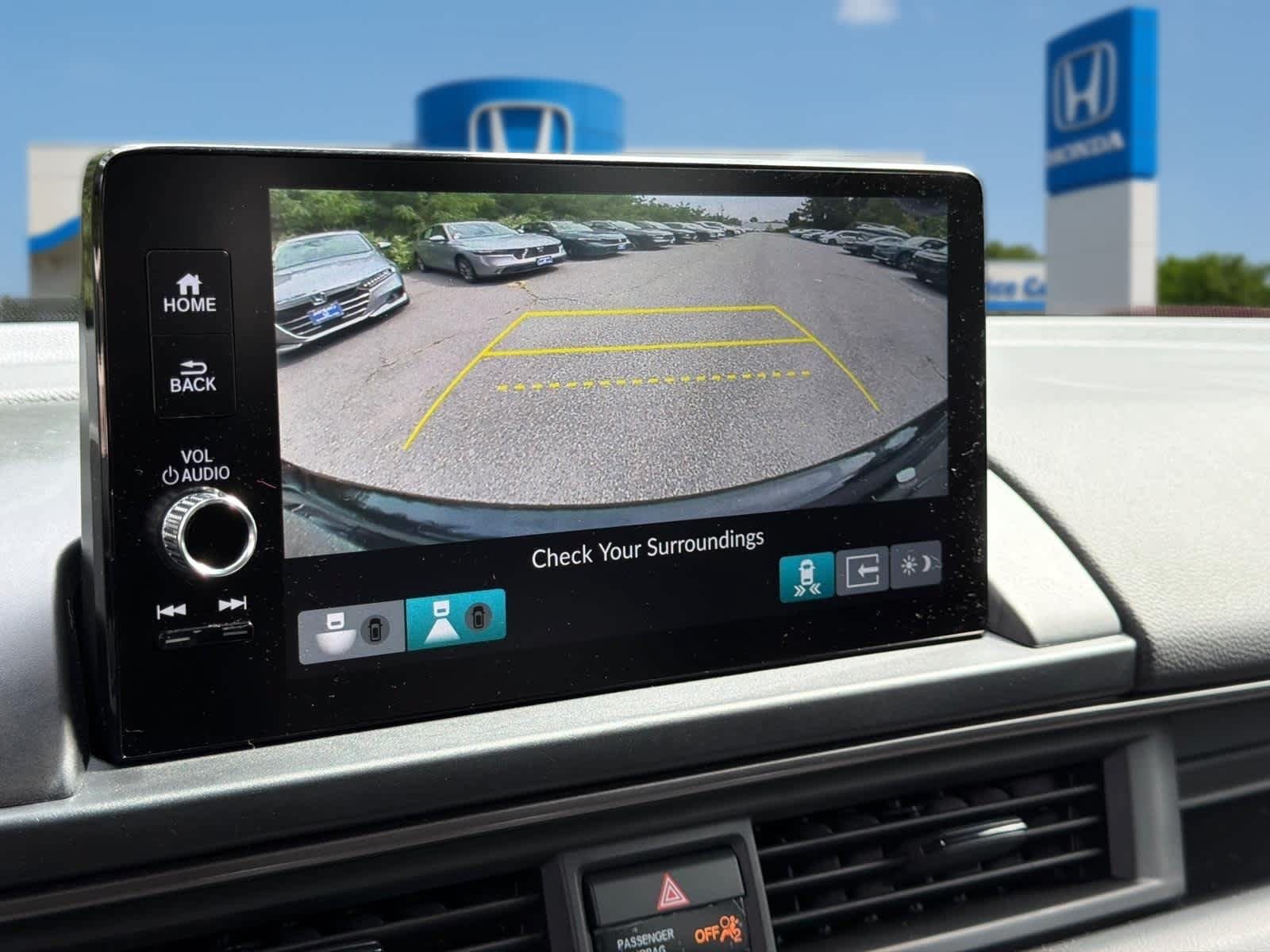 Used 2025 Honda Pilot TrailSport image 24