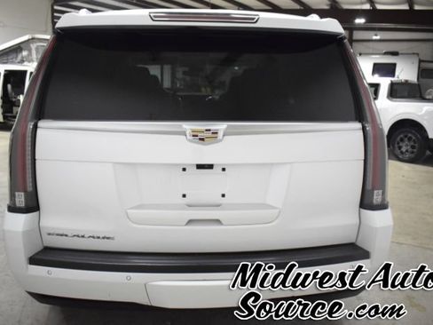Used 2019 Cadillac Escalade Premium Luxury AWD/4WD image 5