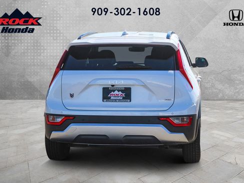 Used 2023 Kia Niro EX image 5