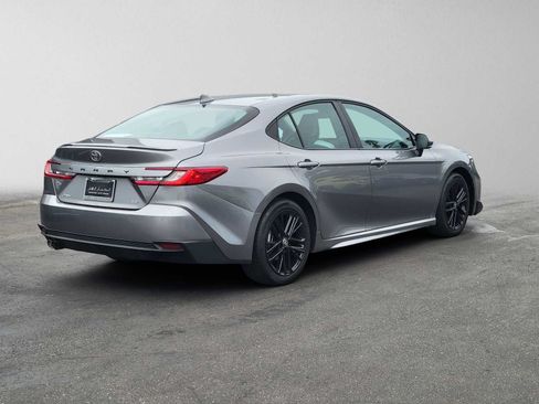 Used 2025 Toyota Camry SE FWD image 3