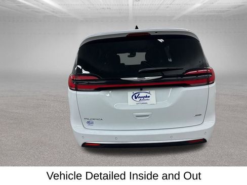 Used 2026 Chrysler Pacifica Pinnacle image 10