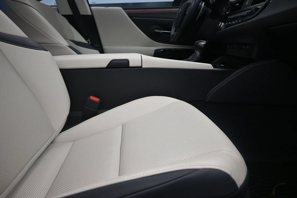 Used 2025 Lexus ES 350 w/ Premium Package FWD image 25